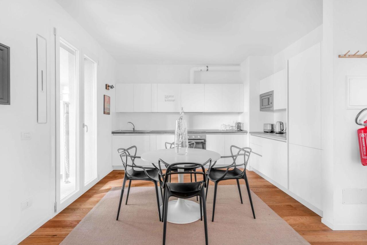 Modern With Terrace & Garage By Ndp Rent Apartment มิลาน ภายนอก รูปภาพ